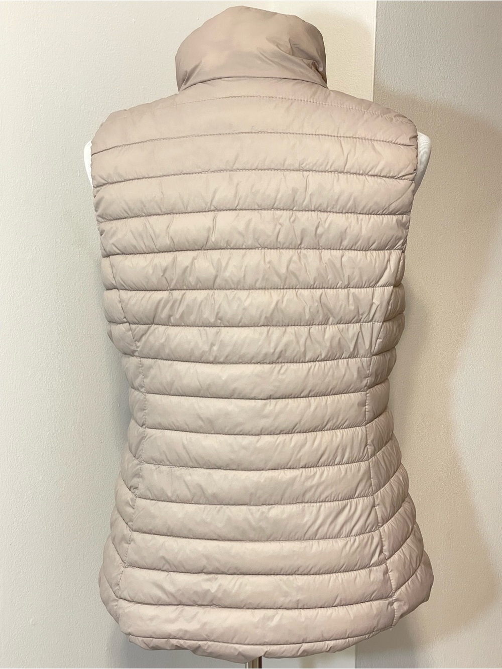 Old Navy Women’s Quilted Puffer Vest Tan Size Medium - Picture 6 of 8